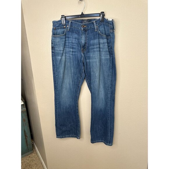 Lucky Brand Mens Blue Denim Jeans Size 38x30 Relaxed Fit Classic Style - Picture 1 of 7